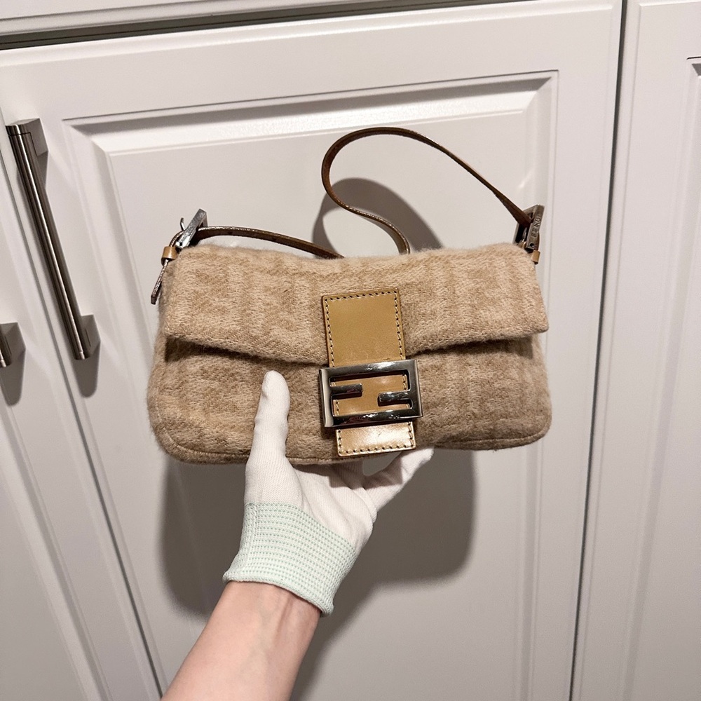 FENDI | Vintage Wool Baguette - Picture 3 of 14